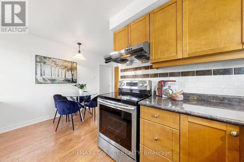 15 Grassington Crescent — photo 9 of 31