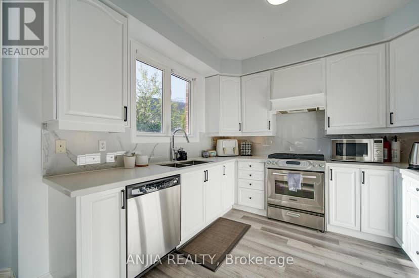16 Forest Manor Place — photo 18 of 40