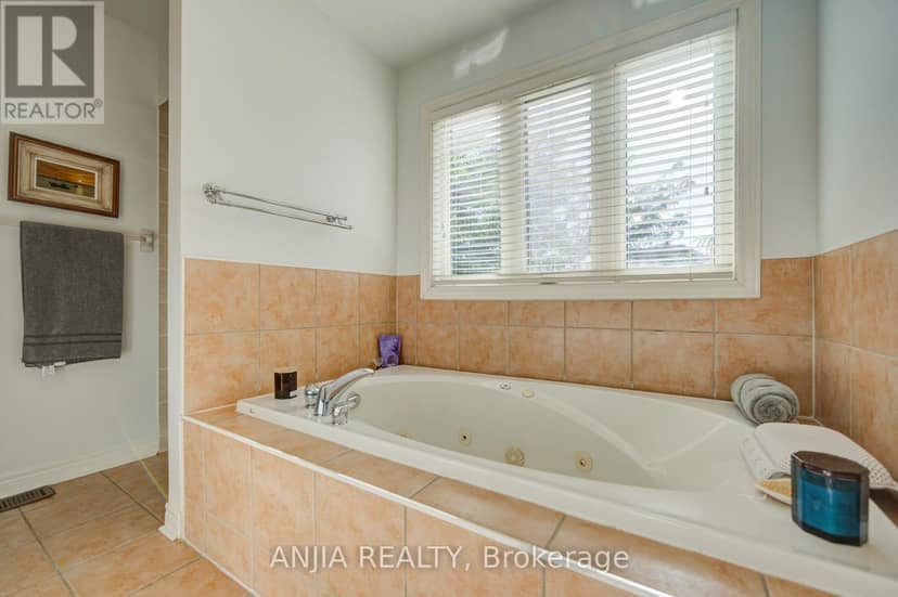 16 Forest Manor Place — photo 31 of 40
