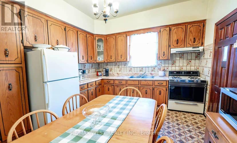 217 Gladstone Avenue — photo 10 of 36