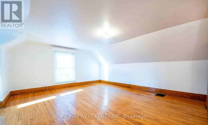 217 Gladstone Avenue — photo 26 of 36