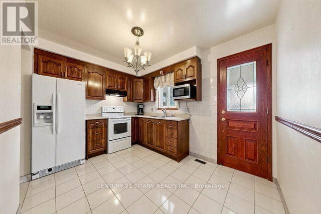 198 A Boon Avenue, Toronto, photo 7