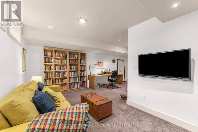 12 Drummond Street — photo 23 of 37