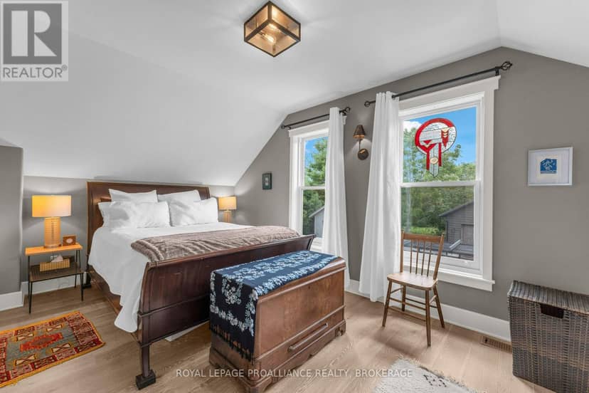 12 Drummond Street — photo 18 of 37