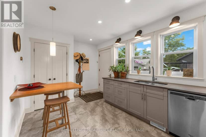 12 Drummond Street — photo 15 of 37