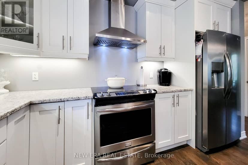 4274 Sixth Avenue — photo 16 of 40