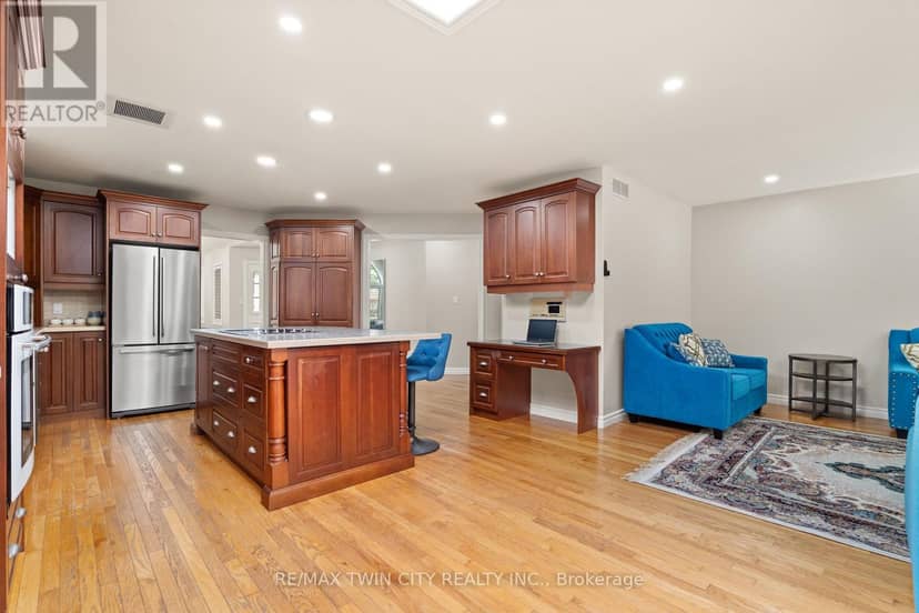 648 Bayhampton Crescent — photo 16 of 40