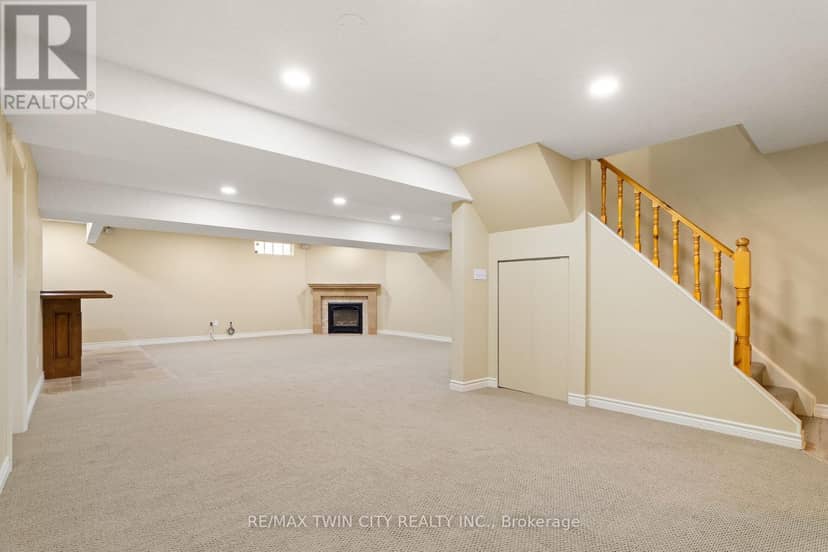 648 Bayhampton Crescent — photo 33 of 40