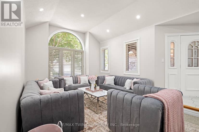 648 Bayhampton Crescent — photo 6 of 40