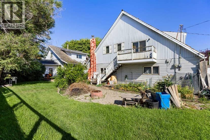 1633 Alberta Street — photo 9 of 11
