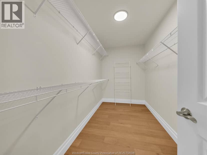 569 Holburn — photo 35 of 40