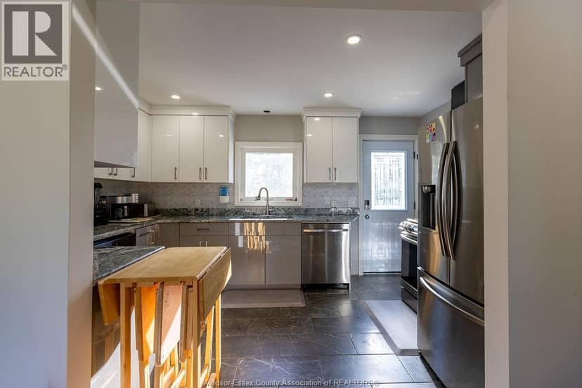 2040 FRONT ROAD North — photo 5 of 40