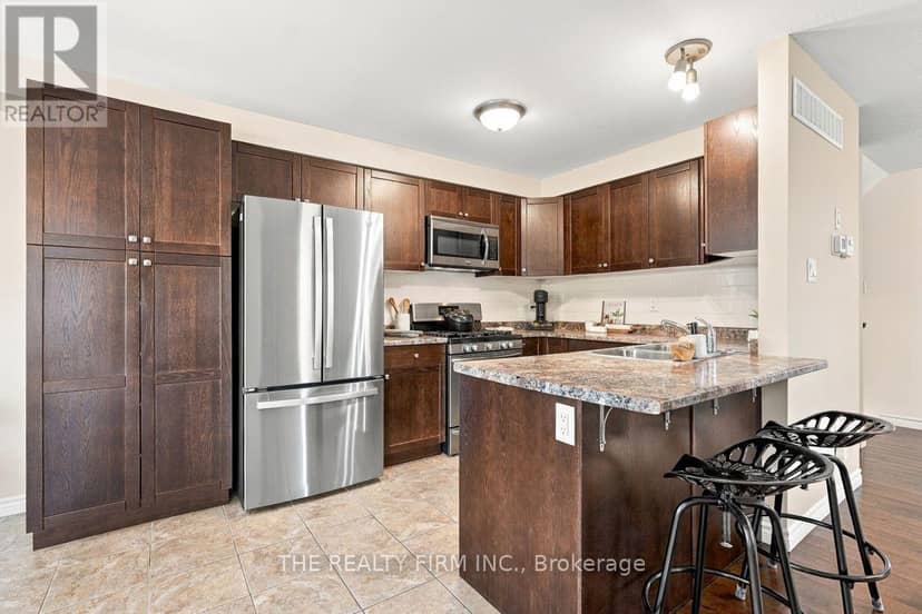 914 Silverfox Crescent — photo 14 of 40