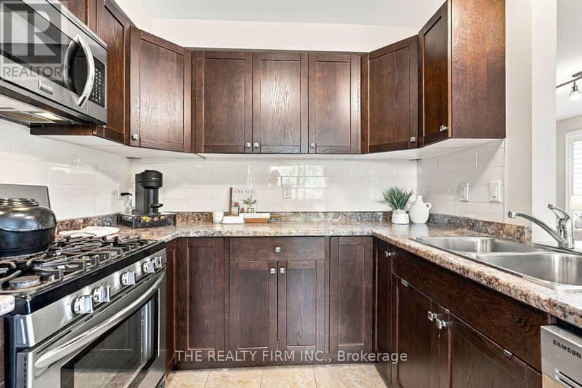 914 Silverfox Crescent — photo 15 of 40