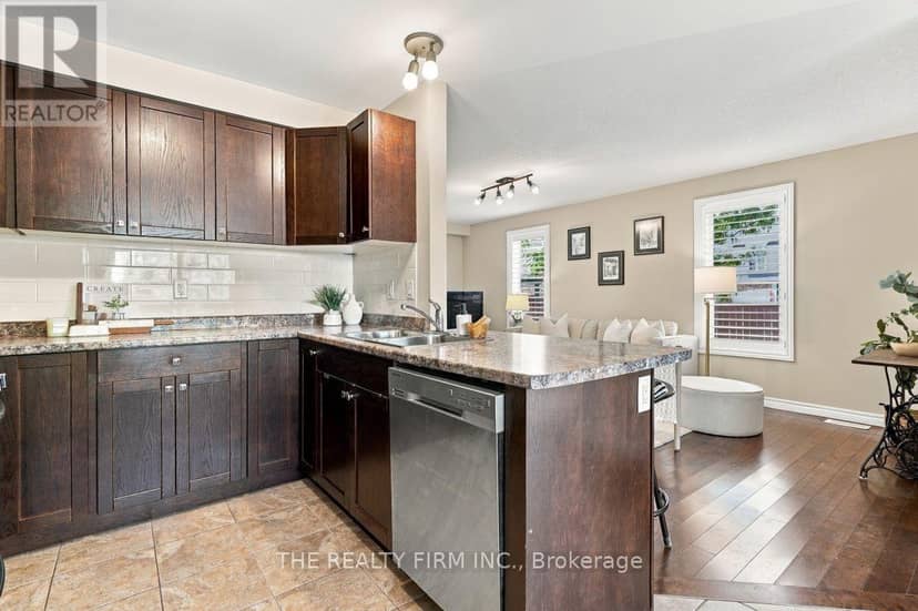 914 Silverfox Crescent — photo 17 of 40