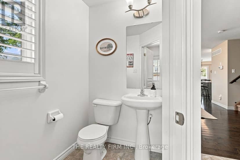 914 Silverfox Crescent — photo 21 of 40