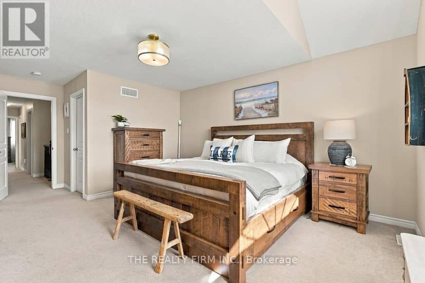 914 Silverfox Crescent — photo 23 of 40