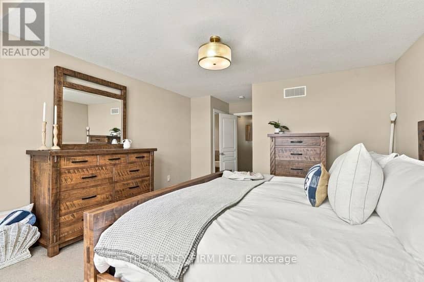 914 Silverfox Crescent — photo 24 of 40