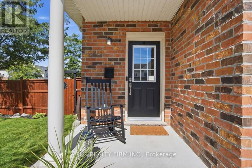 914 Silverfox Crescent — photo 5 of 40