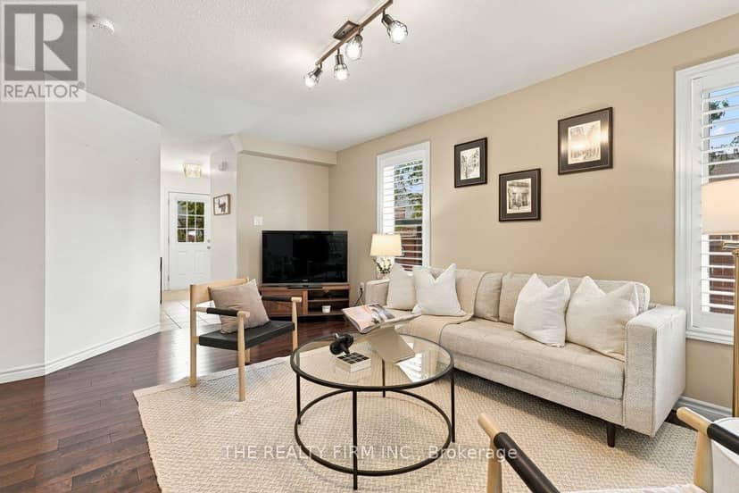 914 Silverfox Crescent — photo 7 of 40