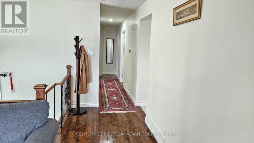 45 Locust Crescent — photo 11 of 27