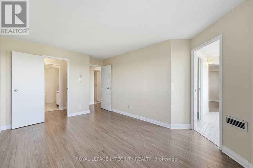 808 - 1025 Grenon Avenue — photo 16 of 40