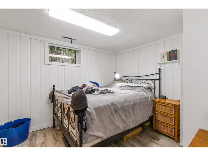 11230 75 AV NW — photo 31 of 40