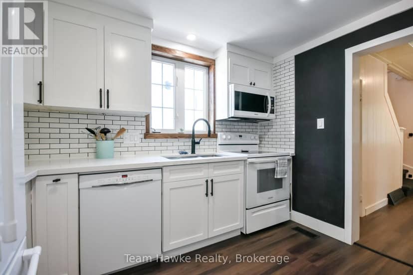 346 Yonge Street — photo 17 of 40