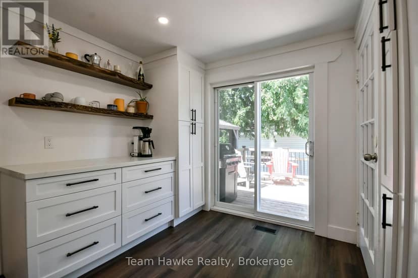 346 Yonge Street — photo 19 of 40