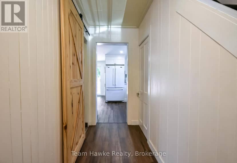 346 Yonge Street — photo 7 of 40