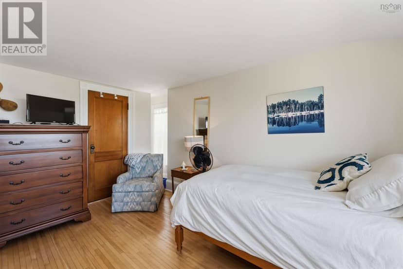 13 Maiden Lane — photo 35 of 40