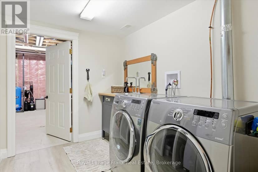 101 Mitchell Crescent — photo 32 of 40