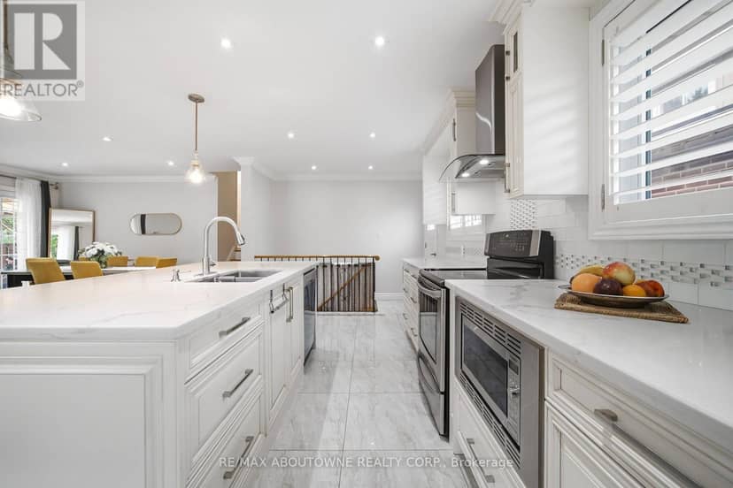 6346 Neuchatel Road — photo 4 of 33