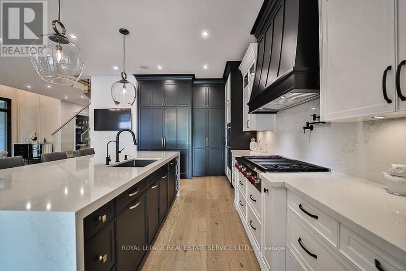 1301 Twin Oaks Dell — photo 13 of 40