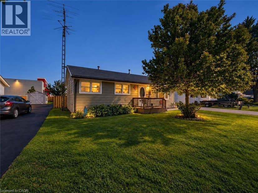 323 BRACE Street, Dunnville, photo 2