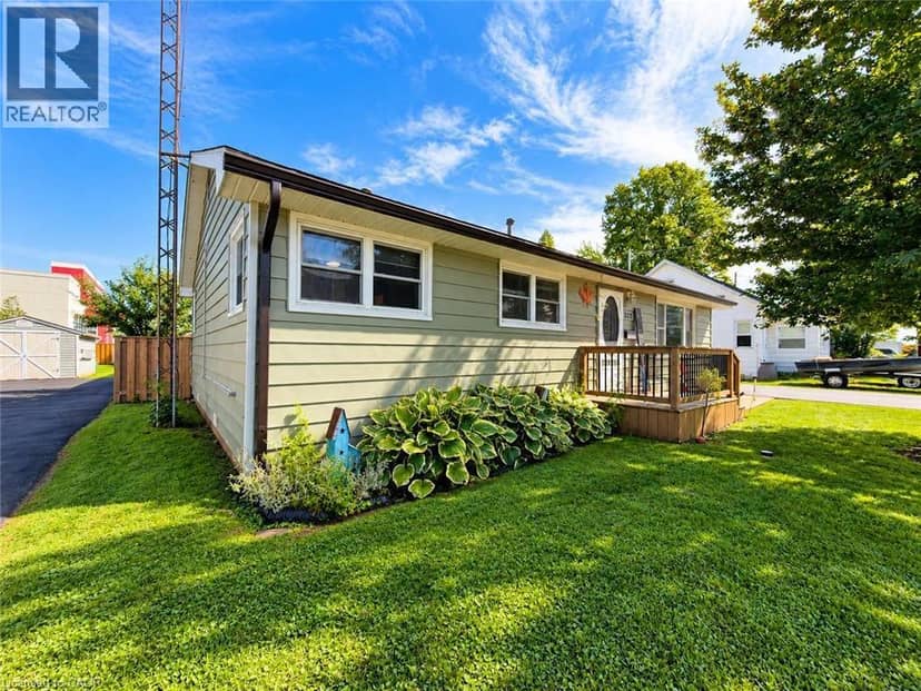 323 BRACE Street, Dunnville, photo 3