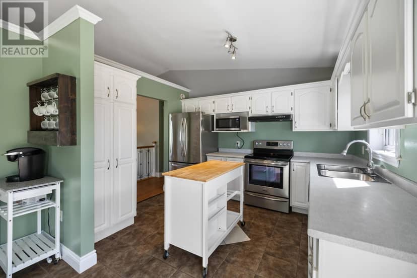 10 Kenwood Circle — photo 11 of 38