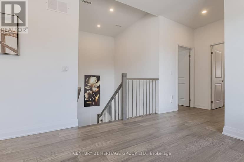 251 Oxford Street — photo 19 of 40