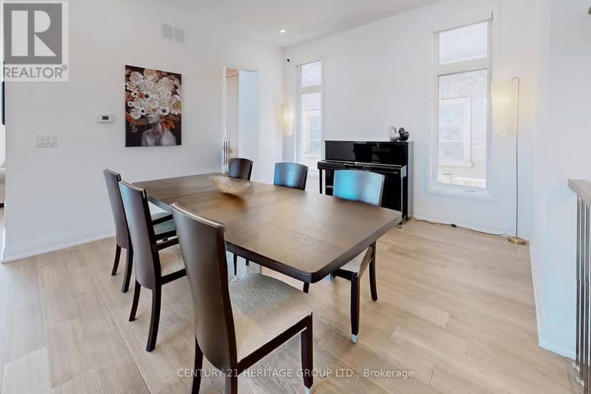 251 Oxford Street, Richmond Hill, photo 6