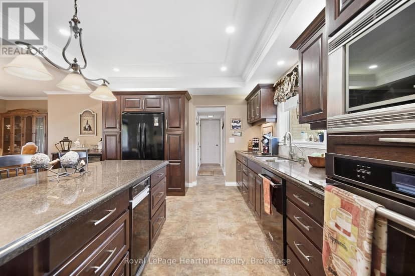 283 Albert Street — photo 12 of 40