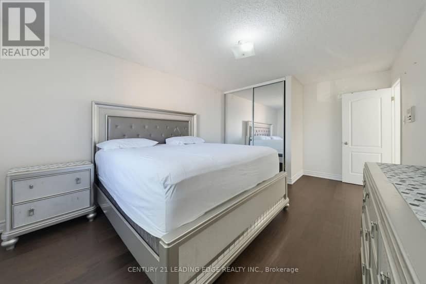 2353 Wildwood Crescent — photo 33 of 40