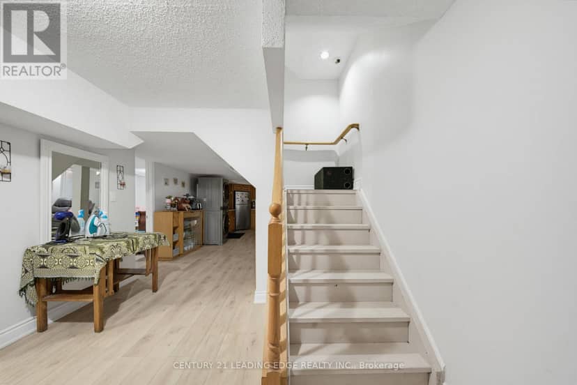 2353 Wildwood Crescent — photo 35 of 40