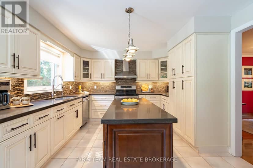 142 Nelson Street — photo 7 of 40