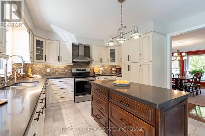 142 Nelson Street — photo 8 of 40