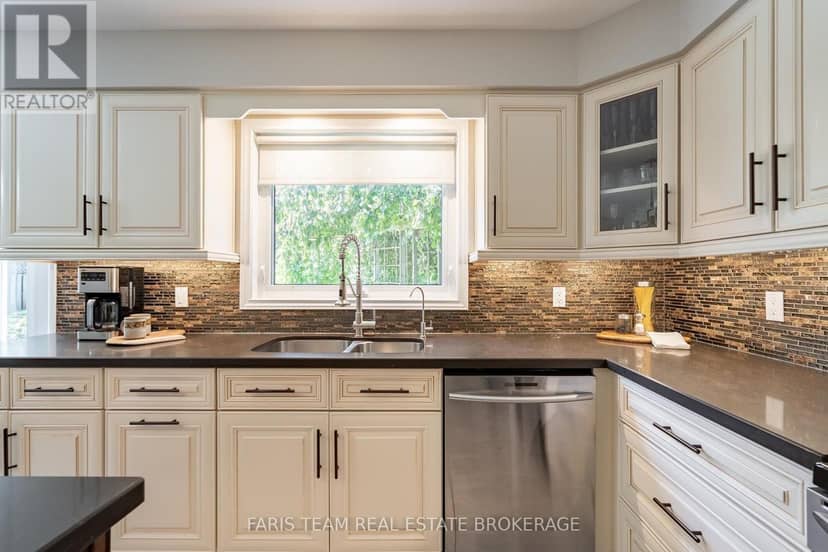 142 Nelson Street — photo 9 of 40