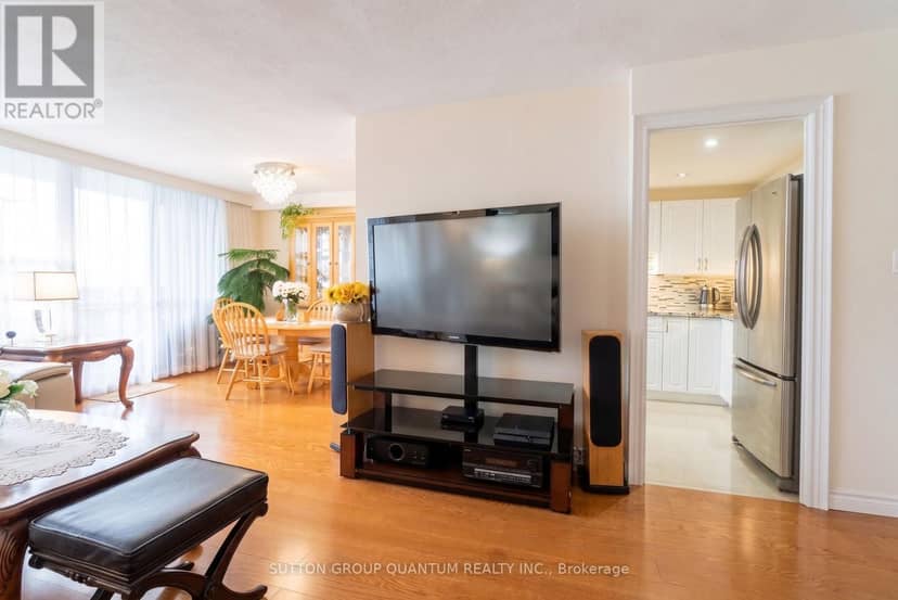 1810 - 11 Wincott Drive — photo 10 of 32