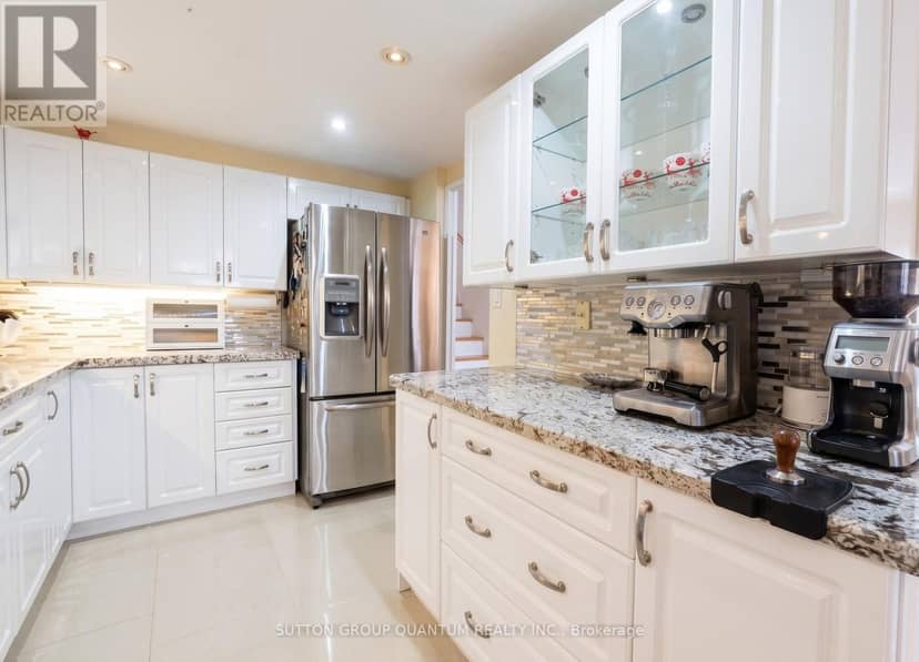 1810 - 11 Wincott Drive — photo 12 of 32