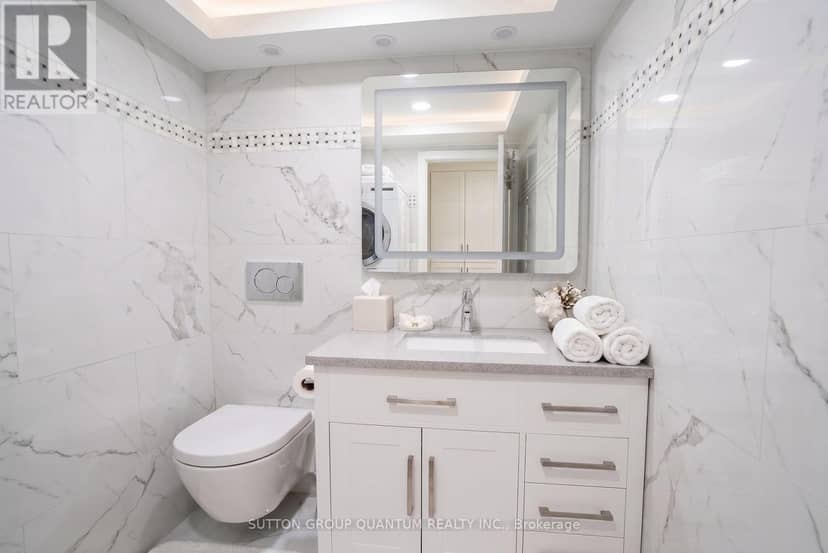 1810 - 11 Wincott Drive — photo 15 of 32