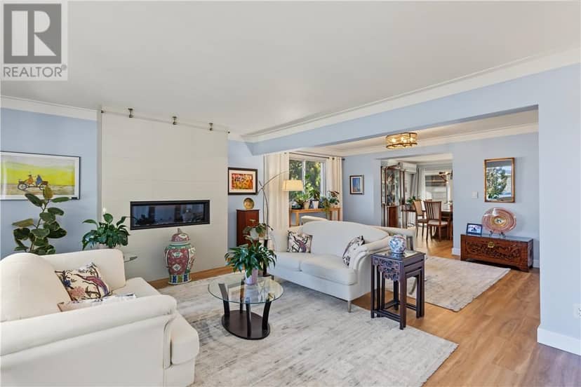 1243 Hawthorne Drive — photo 10 of 40