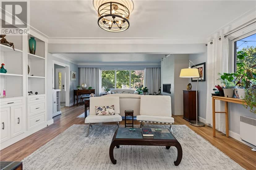 1243 Hawthorne Drive — photo 11 of 40